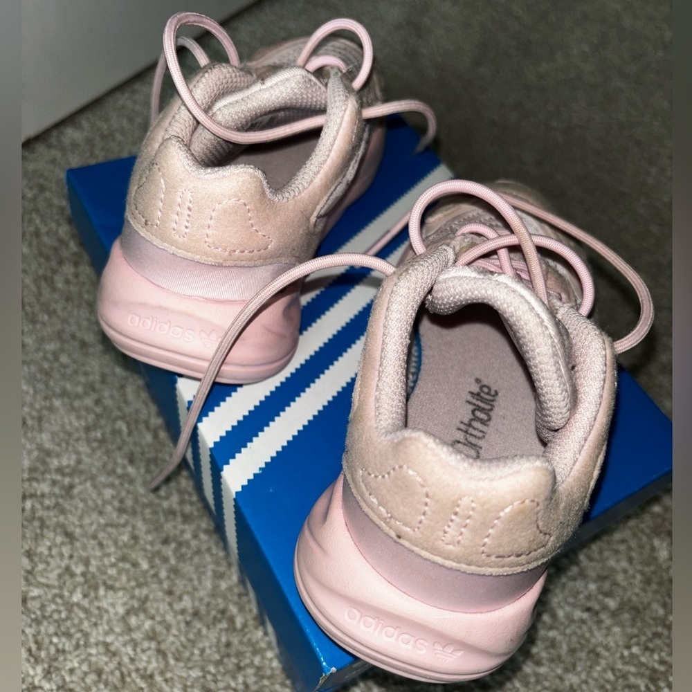 Ozelia EL I Adidas Toddler Size 8 - Picture 3 of 10